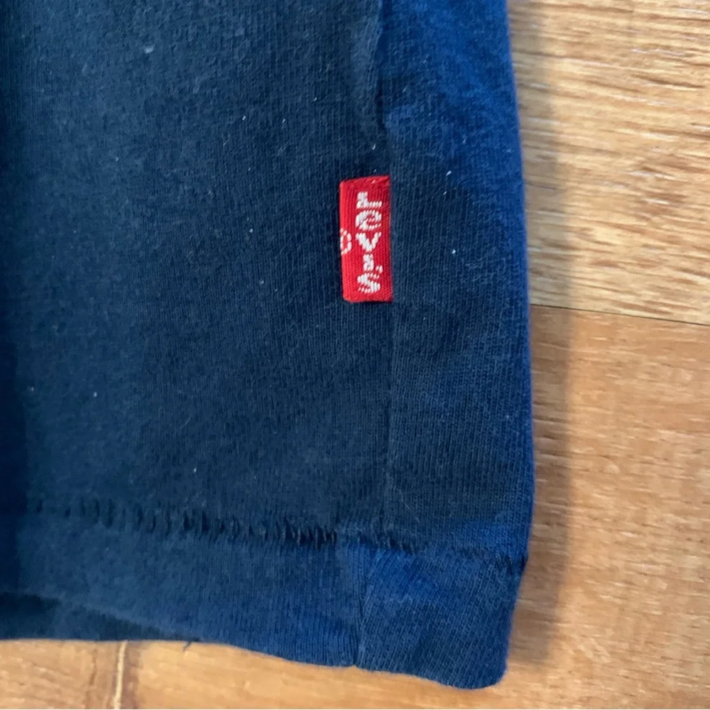 Levi’s Navy Blue T-Shirt Graphic Tee 100% cotton Unisex